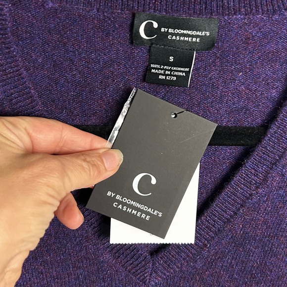 C by Bloomingdales 100% Cashmere Sweater Women's Small Purple V Neck NWT - Picture 4 of 5